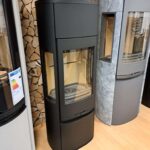 Contura-896-kiertoilmatakka-musta-Unelmauunit – Unelmauunit | Takkahuone Helsinki Contura 896 mallitakka poistohintaan Unelmauuneilta