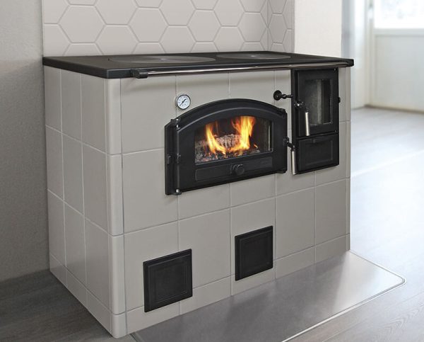 Miten-leivinuuni-toimii-UnelmauunitWarma-Uunit-Serafiina-puuhella-leivinuunilla Warma-Uunit Serafina puuliesi leivinuunilla | Warma-Uunit Serafina woodburning cooker with baking oven
